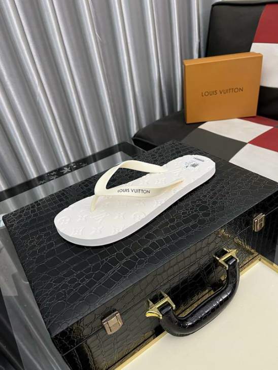 Picture of Louis Vuitton Slippers _SKULVsz38-44hnh0419987